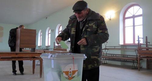 At a polling station in Chartar, Martuninsky District of Nagorno-Karabakh, January 18, 2015. Photo by Alvard Grigoryan for the Caucasian Knot