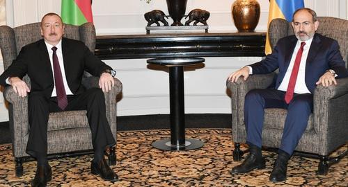 Ilham Aliev (left) and Nikol Pashinyan. Photo: press service of the President of Azerbaijan. https://ru.president.az/articles/32513/images