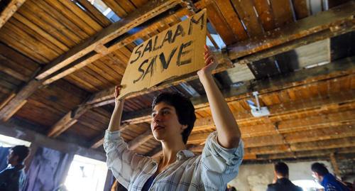 Activist holds slogan 'Salaam Save'. Photo by Aziz Karimov for the Caucasian Knot