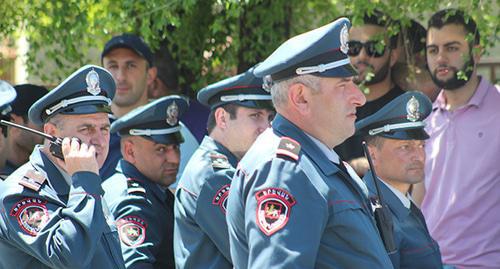 Policemen at the courthouse in Yerevan. Photo by Tigran Petrosyan for the Caucasian Knot