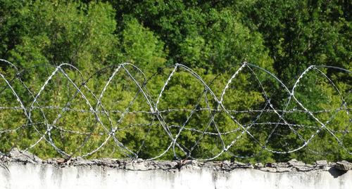 Barbed wire at high security facility. Photo by Nina Tumanova for the Caucasian Knot
