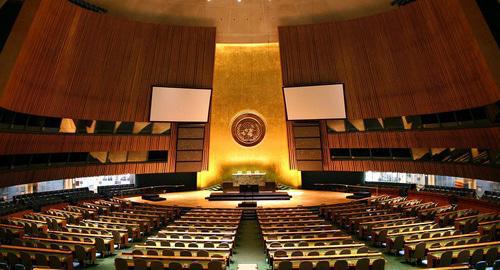 UN General Assembly Hall. Photo: Patrick Gruban, https://ru.wikipedia.org/wiki/Генеральная_Ассамблея_ООН
