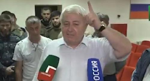 Alkhazur Barzaev, a resident of Chechnya, publicly repudiates his son. Screenshot from video posted at: https://www.youtube.com/watch?v=zySZPAe0_cM