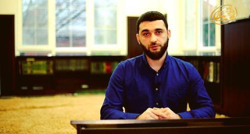 Abdulmumin Gadjiev. Screenshot of the video https://www.youtube.com/watch?v=cX1Rf2eZxdM