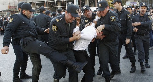The police detains an activist. Azerbaijan. Photo: REUTERS/David Mdzinarishvili