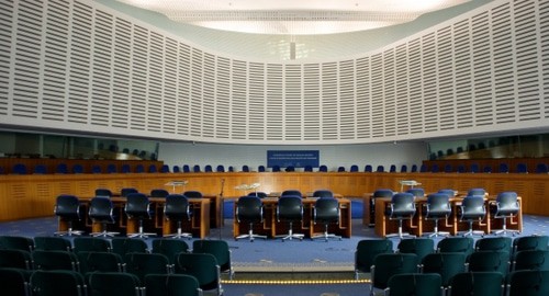 The courtroom at the European Court of Human Rights (ECtHR). Photo by CherryX, https://commons.wikimedia.org/w/index.php?curid=21931152