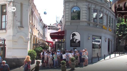 Russian tourists in Tbilisi. Screenshot of the video https://www.dw.com/ru/российские-туристы-не-боятся-отдыхать-в-грузии-28062019/av-49406632