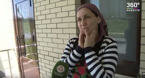 Mother of the girl beaten in Ingushetia. Screenshot of the 360 TV channel https://www.youtube.com/watch?v=t0mkDBwmWEc 