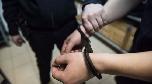 Handcuffs. Photo: Elena Sineok, Yuga.ru