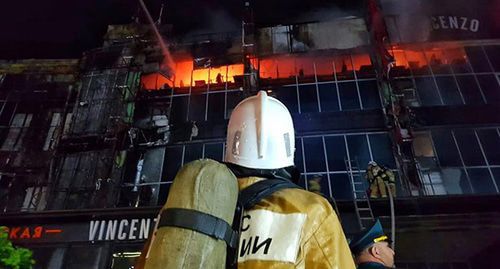 Fire in a Grozny shopping and entertainment centre. Photo: press service of the Ministry for Emergencies of the Chechen Republic