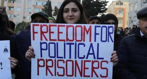 A participant of the rally in Baku demands to release political prisoners. Photo by Aziz Karimov for the "Caucasian Knot"
