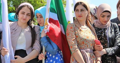 Young women in Grozny. Photo by Magomed Magomedov for the Caucasian Knot