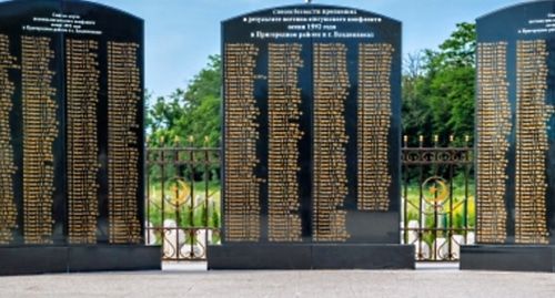 A memorial with the names of the victims of the 1992 Ossetian-Ingush conflict in Ingushetia. Photo: screenshot of the video by the ING VAI TOP channel  https://www.youtube.com/watch?v=tSXHxne3_1w