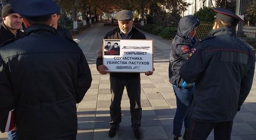 Murtazali Gasanguseinov holds picket, November 17, 2019. Photo by Ilyas Kapiev for the Caucasian Knot