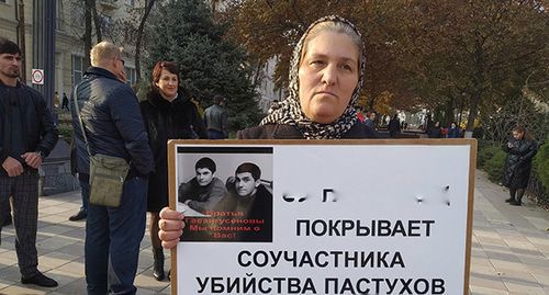 Resident of Makhachkala Madina holds solo picket in Makhachkala, November 19, 2019. Photo by Ilyas Kapiev for the Caucasian Knot