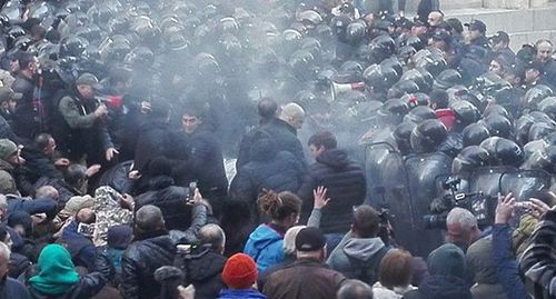 Clashes of protesters and policemen, November 18, 2019. Photo by Inna Kukudjanova for the Caucasian Knot