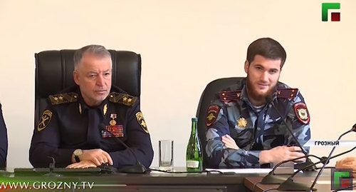 Viskhan Matsuev (right) and head of Chechen MIA Ruslan Alkhanov. Screenshot from video posted by the "Grozny" ChGTRK, https://www.youtube.com/watch?v=7EW_jN5cBvY
