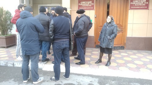 Supporters of Abdulmumin Gadjiev at the Sovetsky District Court of Makhachkala, December 31, 2018. Photo by Ilyas Kapiev for the Caucasian Knot