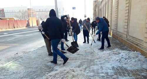 Cleaning streets in Grozny. Photo by the press service of the Mayoralty of Grozny http://grozmer.ru/