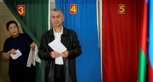 At a polling station in Baku. Photo: REUTERS/Aziz Karimov