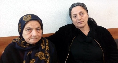 Mother of Rashid Aushev (on the left) and his aunt came to the court to support the activist. Zheleznovodsk, February 13, 2020. Photo by Vyacheslav Yaschenko for the "Caucasian Knot"