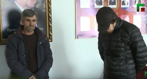 Zubayr Reshidov (on the left) brings public apologies. Screenshot of the video by the "Grozny" ChGTRK (Chechen State TV and Radio Company) https://www.youtube.com/watch?time_continue=1938&amp;v=aXqzii_aoCc&amp;feature=emb_logo