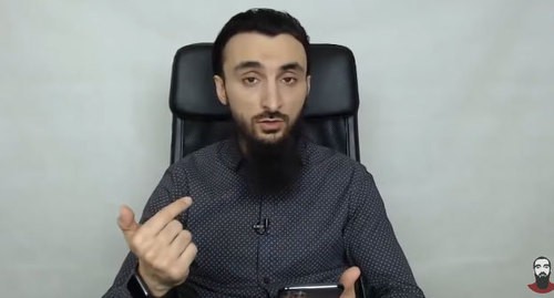 Tumso Abdurakhmanov. Screenshot of the video https://www.youtube.com/watch?v=bsZ35llanes
