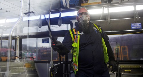 Subway worker conducting disinfection of buses to prevent spread of coronavirus. Photo: REUTERS / Jason Redmond