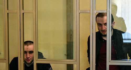 Mukhtar and Ismail Kurbanovs waiting for the court verdict announcement. Photo by Konstantin Volgin for the Caucasian Knot