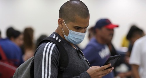 A man wearing medical mask. Photo: REUTERS/Jorge Delgado