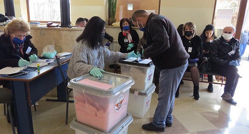 At a polling station in Nagorno-Karabakh, March 31, 2020. Photo by Alvard Grigoryan for the Caucasian Knot