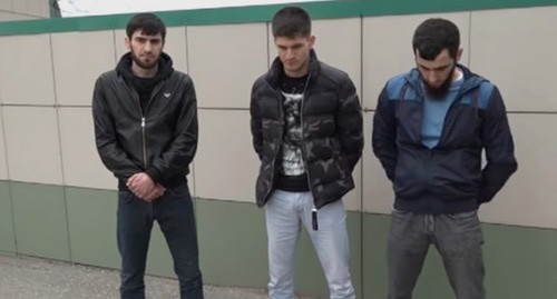Young Chechen residents who refused to pay for a trip in a Moscow taxi. Screenshot: ChGTRK 'Grozny', https://www.youtube.com/watch?v=d2rEsTrWRUA