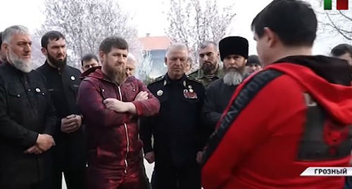 Ramzan Kadyrov reprimands Aslambek Akhmetkhanov (in a red suit). Screenshot of the video by the "Grozny" TV Channel https://www.youtube.com/watch?v=IUHeFy2cpfk