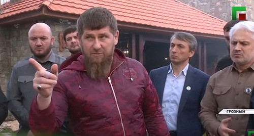 Ramzan Kadyrov (in the center) reprimands Aslambek Akhmetkhanov. Screenshot of the video by the Grozny TV channel https://www.youtube.com/watch?v=IUHeFy2cpfk