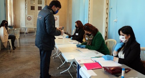 At a polling station during the second round of the presidential election in Nagorno-Karabakh. Photo: official Facebook page of the Ministry of Internal Affairs of Nagorno-Karabakh, https://www.facebook.com/ArtsakhPolice/posts/1067474440285766