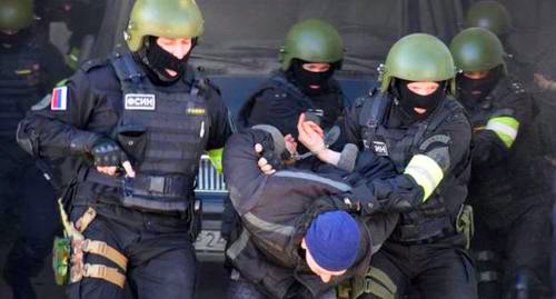 Law enforcers during detention. Photo: press service of the National Antiterrorism Committee: http://nac.gov.ru