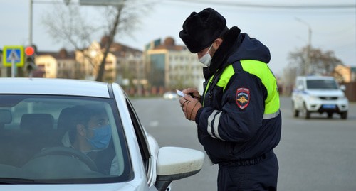 Policeman checks IDs in Grozny, April, 2020. Photo:  REUTERS/Ramzan Musaev