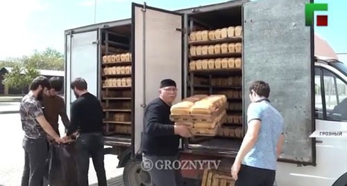 The Kadyrov Foundation is spreading bread. Screenshot from video posted by ChGTRK 'Grozny': https://www.instagram.com/p/B_etdnfFTBi/