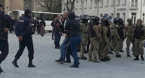 The detention of the participant of the rally in Vladikavkaz. April 20, 2020. Photo by Emma Marzoeva for the "Caucasian Knot"