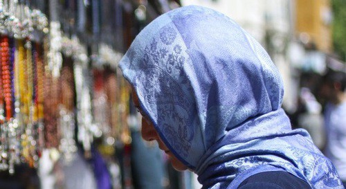 A woman wearing a head scarf. Photo: pixhere.com