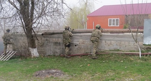 Special operation in the Nazran District of Ingushetia, April 6, 2017. Photo: press service of the Russian National Antiterrorist Committee, http://nac.gov.ru/kontrterroristicheskie-operacii/v-ingushetii-obnaruzhen-arsenal-v-banditskom.html#&gid=1&pid=4