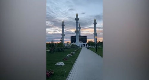 Video with Kadyrov's voiceover congratulating believers on the occasion of the Eid al-Fitr, posted by IA 'Chechnya Segodnya', https://www.youtube.com/watch?v=PliTzltWS3Q&feature=emb_title
