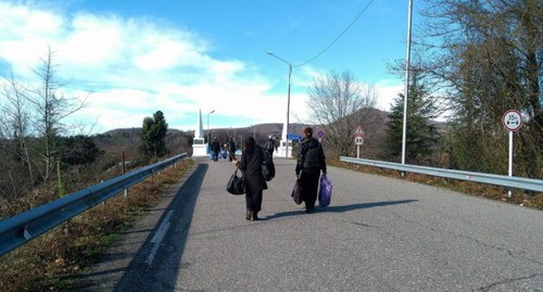 The "Ingur" border checkpoint at Georgia-Abkhazia border. Screenshot:1tv.ge, https://1tv.ge/ab/news/egrmti-atcha-ashmqs-tchvmtcti-amshqa-rzm-azcaara-hanbaxmnhwei-afotoazhabzhь/