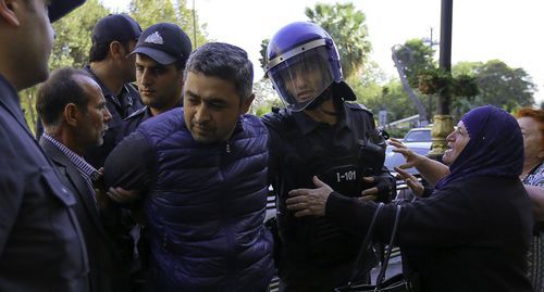 Policemen detain a participant of a protest rally in Baku. Photo by Aziz Karimov for the Caucasian Knot
