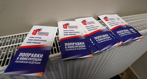 Propaganda leaflets. Photo: REUTERS/Maxim Shemetov
