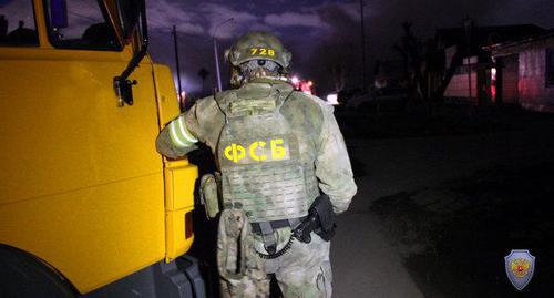 Special forces agent. Photo: press service of the National Antiterrorist Committee, http://nac.gov.ru/kontrterroristicheskie-operacii/v-tyumeni-neytralizovany-bandity-svyazannye-s.html#&gid=1&pid=3