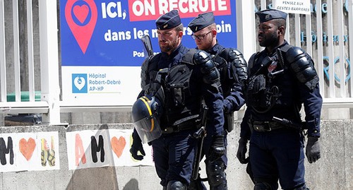 Policemen, France. Photo: REUTERS/Charles Platiau