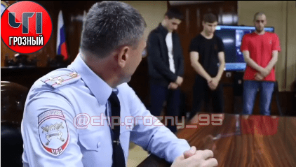 A policeman scolds three residents of Chechnya for dangerous driving. Screeshot: https://www.instagram.com/p/CCfhrStFt-X/.