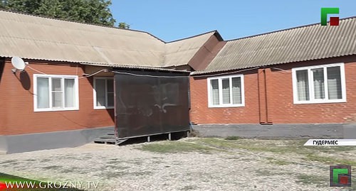 A new house presented by the Chechen authorities to the family of Madina Umaeva's husband. Screenshot from video posted by ChGTRK 'Grozny': https://www.youtube.com/watch?v=QEJ3iPtc7es&feature=emb_title