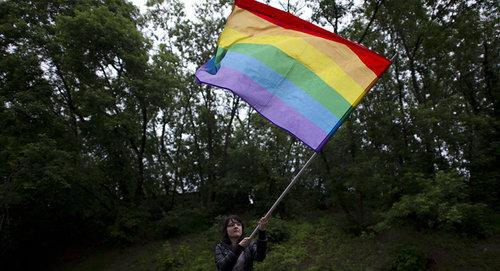 The LGBT flag. Photo Sputnik / Ilya Pitalev https://ru.armeniasputnik.am/society/20180805/13674112/azhiotazh-v-otstalom-shurnuhe-shakali-golosa-geev-i-pozvolitelnaya-norma-poboev.html